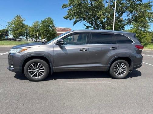 Predawn Gray Mica 2017 Toyota Highlander XLE