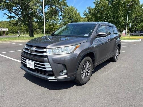 Predawn Gray Mica 2017 Toyota Highlander XLE