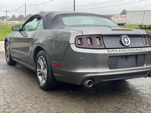 Grey 2014 Ford Mustang V6 Premium