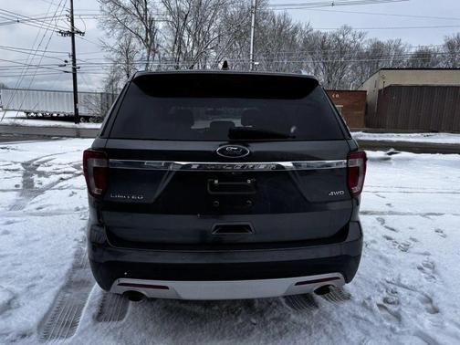 Grey 2017 Ford Explorer sport