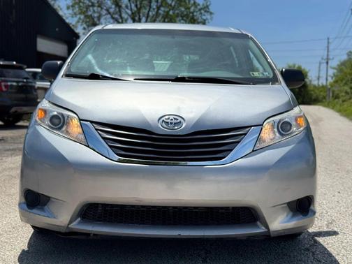 2011 Toyota Sienna Minivan 4D