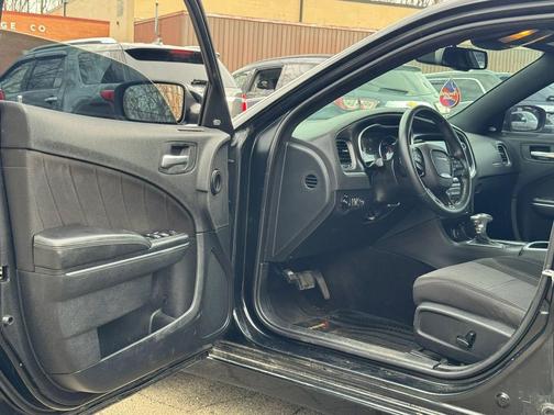 Pitch Black Clearcoat 2016 Dodge Charger SXT