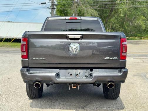 Granite Crystal Metallic Clearcoat 2019 RAM 1500 Limited