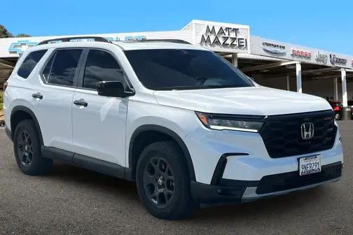 White 2025 Honda Pilot TrailSport