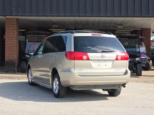 2009 Toyota Sienna LE