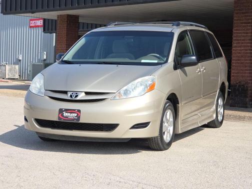 2009 Toyota Sienna LE