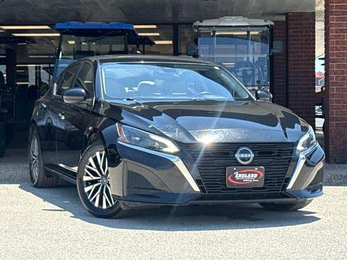 Black 2023 Nissan Altima 2.5 SV
