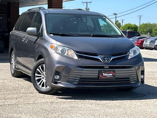 2019 Toyota Sienna XLE