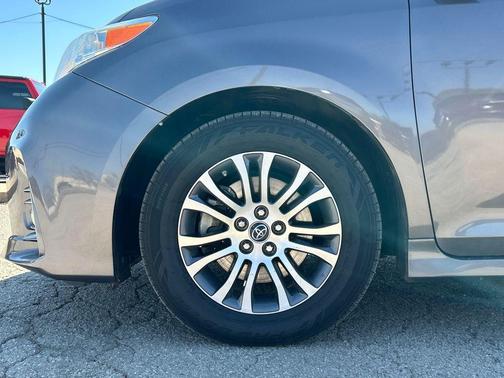 2019 Toyota Sienna XLE