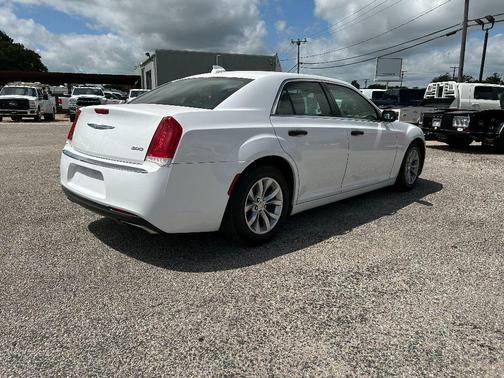 2016 Chrysler 300 Limited