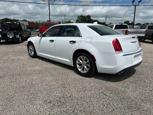2016 Chrysler 300 Limited