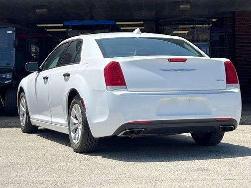 2016 Chrysler 300 Limited