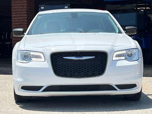 2016 Chrysler 300 Limited