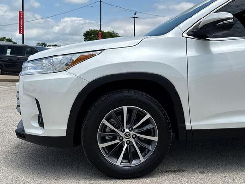 Blizzard Pearl 2019 Toyota Highlander XLE
