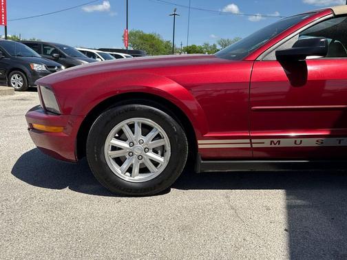 2007 Ford Mustang Deluxe
