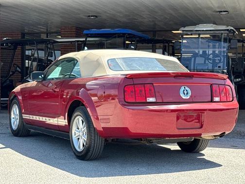 2007 Ford Mustang Deluxe