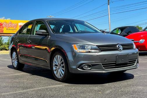 Photo 1 of 32 of 2013 Volkswagen Jetta TDI