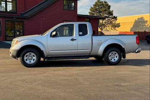 Silver 2005 Nissan Frontier XE King Cab