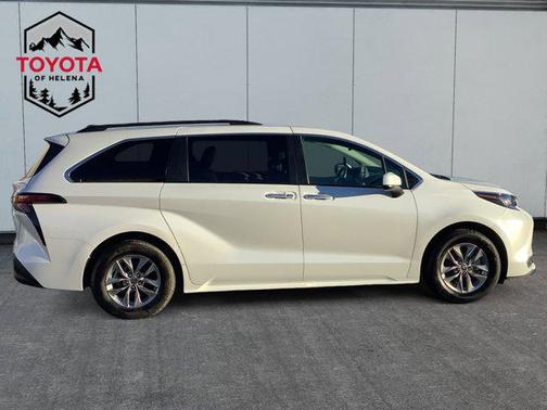 2022 Toyota Sienna XLE 7 Passenger