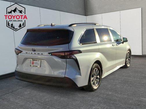 2022 Toyota Sienna XLE 7 Passenger