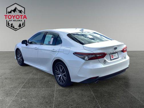 2022 Toyota Camry Hybrid XLE