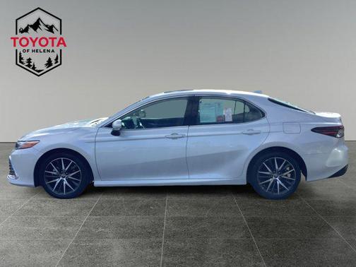 2022 Toyota Camry Hybrid XLE