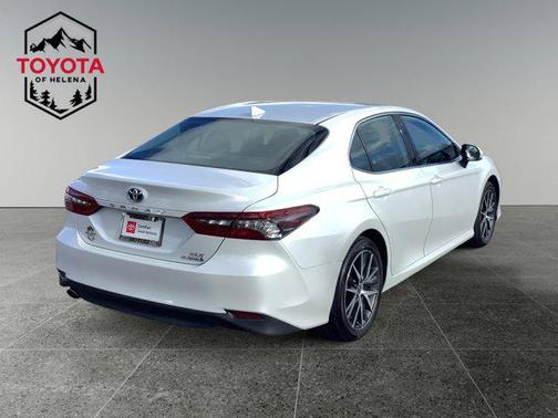 2022 Toyota Camry Hybrid XLE