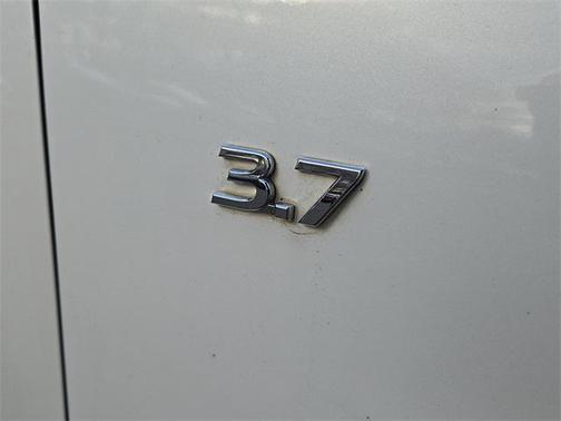 2014 INFINITI Q60 Base