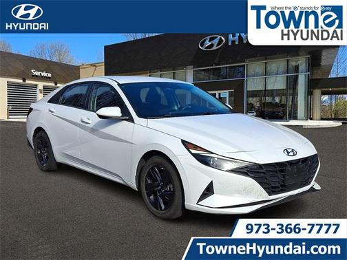 2022 Hyundai ELANTRA SEL
