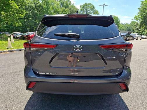 Magnetic Gray Metallic 2023 Toyota Highlander L