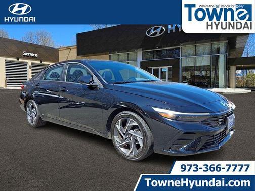 Abyss Black 2025 Hyundai ELANTRA SEL Sedan