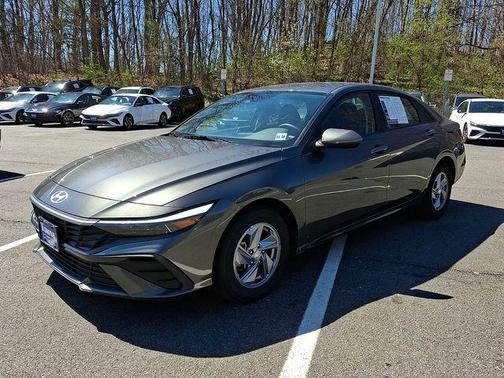 Amazon Gray 2024 Hyundai ELANTRA SE