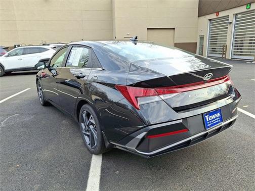 2025 Hyundai ELANTRA SEL