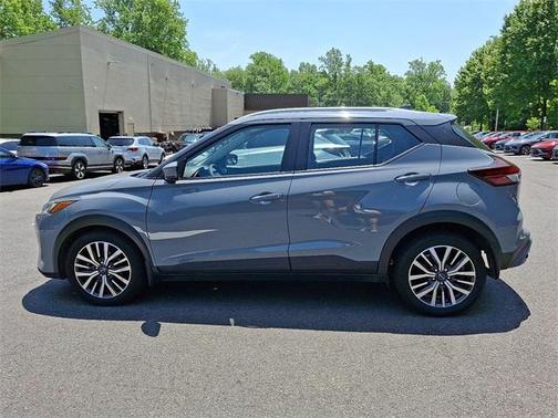 2022 Nissan Kicks SV