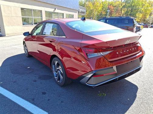 2025 Hyundai ELANTRA SEL
