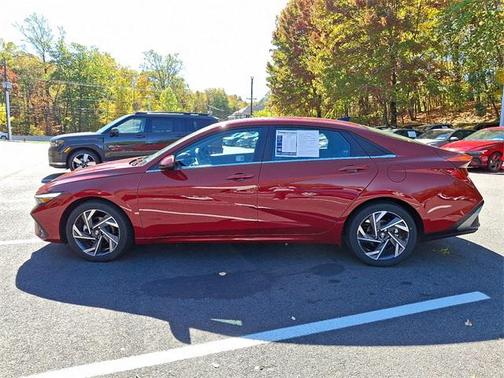 2025 Hyundai ELANTRA SEL