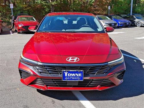 2025 Hyundai ELANTRA SEL
