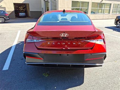 2025 Hyundai ELANTRA SEL