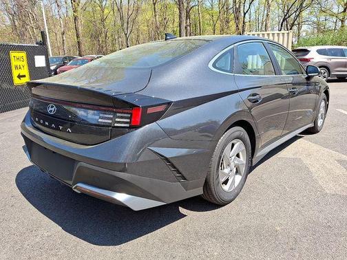 2025 Hyundai SONATA SE