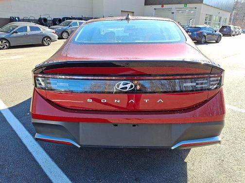 2025 Hyundai SONATA SE