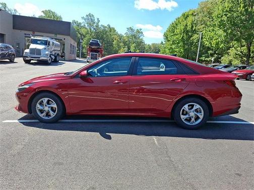 2023 Hyundai ELANTRA SE