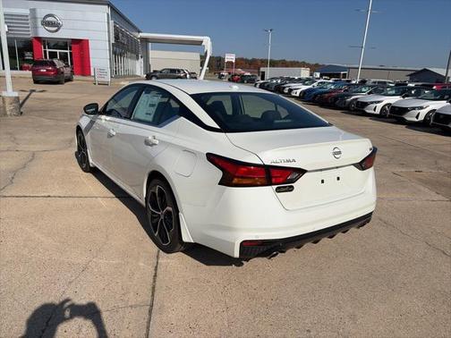 2025 Nissan Altima SR FWD