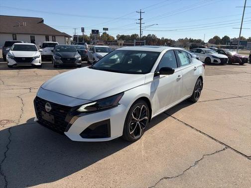 2025 Nissan Altima SR FWD