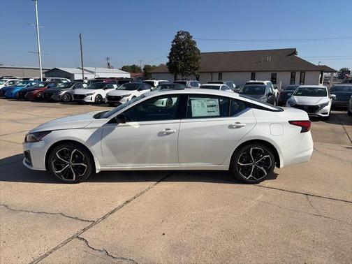 2025 Nissan Altima SR FWD