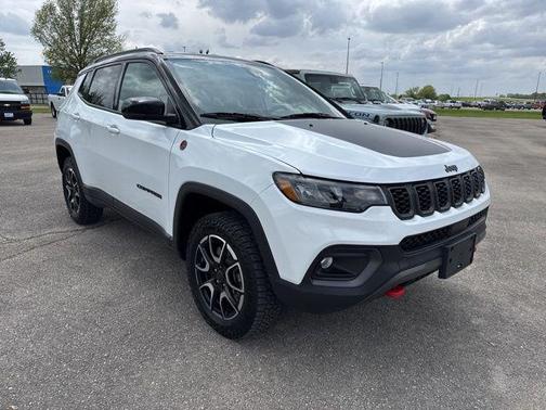 Bright White Clearcoat 2025 Jeep Compass Trailhawk