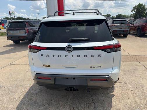 Everest White Pearl Tricoat 2026 Nissan Pathfinder SL
