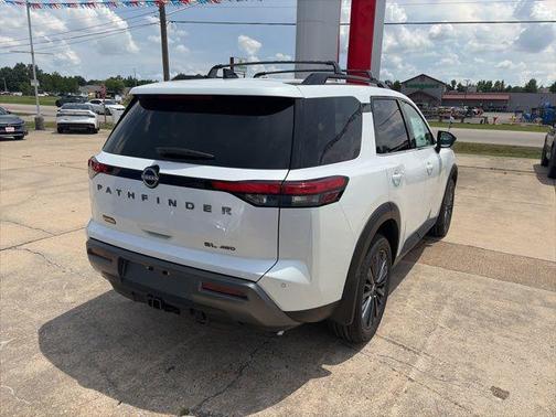 Everest White Pearl Tricoat 2026 Nissan Pathfinder SL