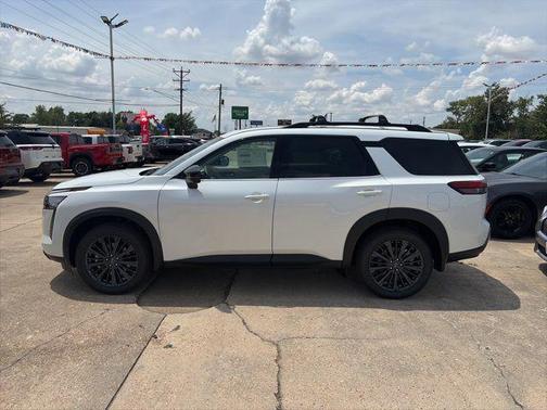 Everest White Pearl Tricoat 2026 Nissan Pathfinder SL