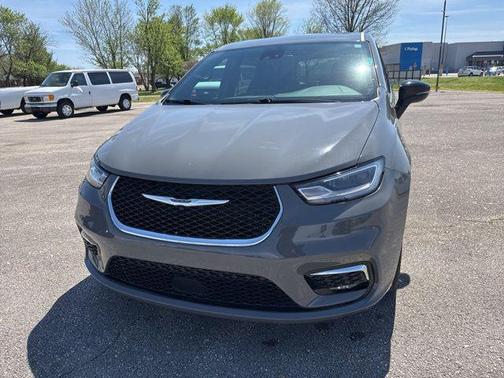 2025 Chrysler Pacifica L