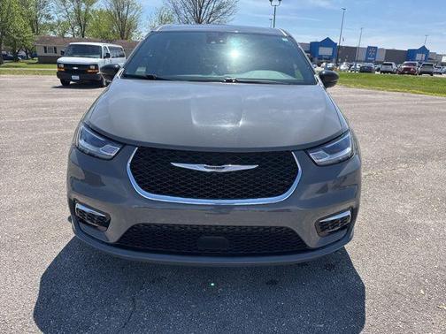 2025 Chrysler Pacifica L